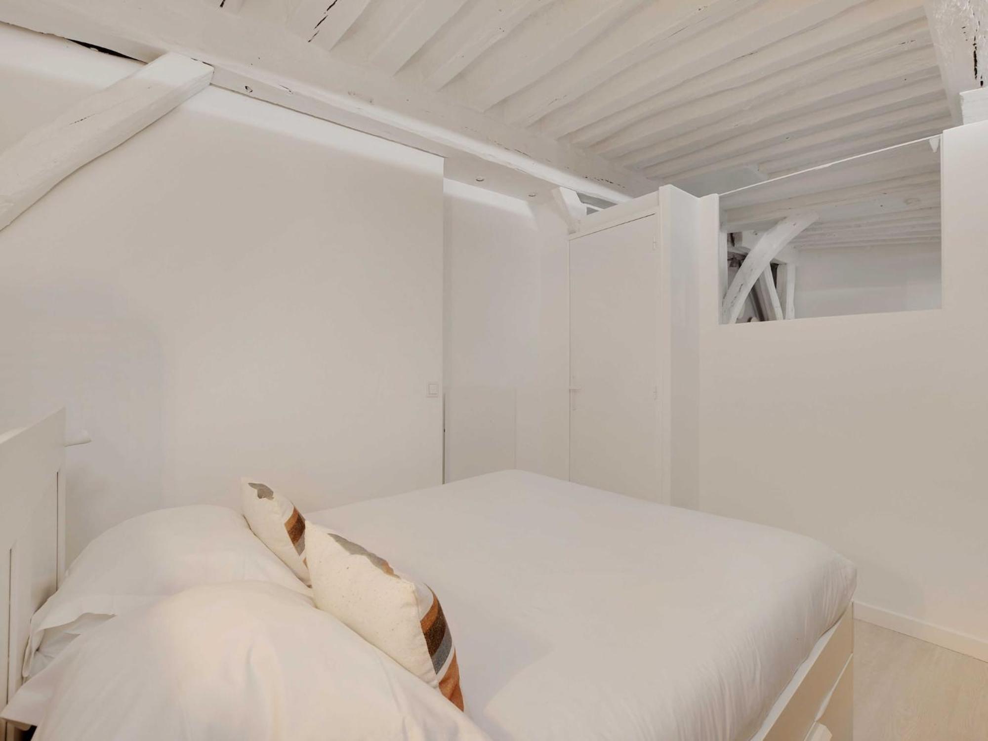 Magnificent -2br-4p- Le Marais *