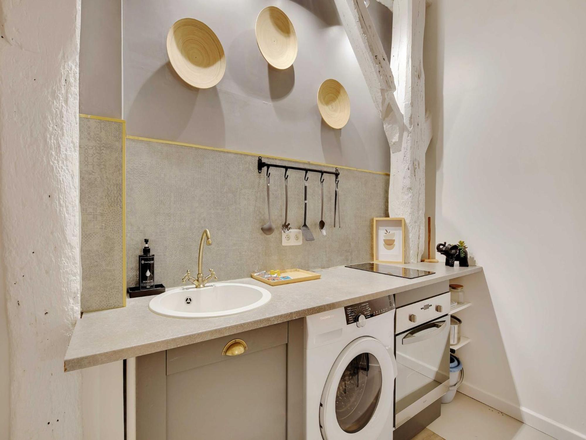 Magnificent -2br-4p- Le Marais Paris