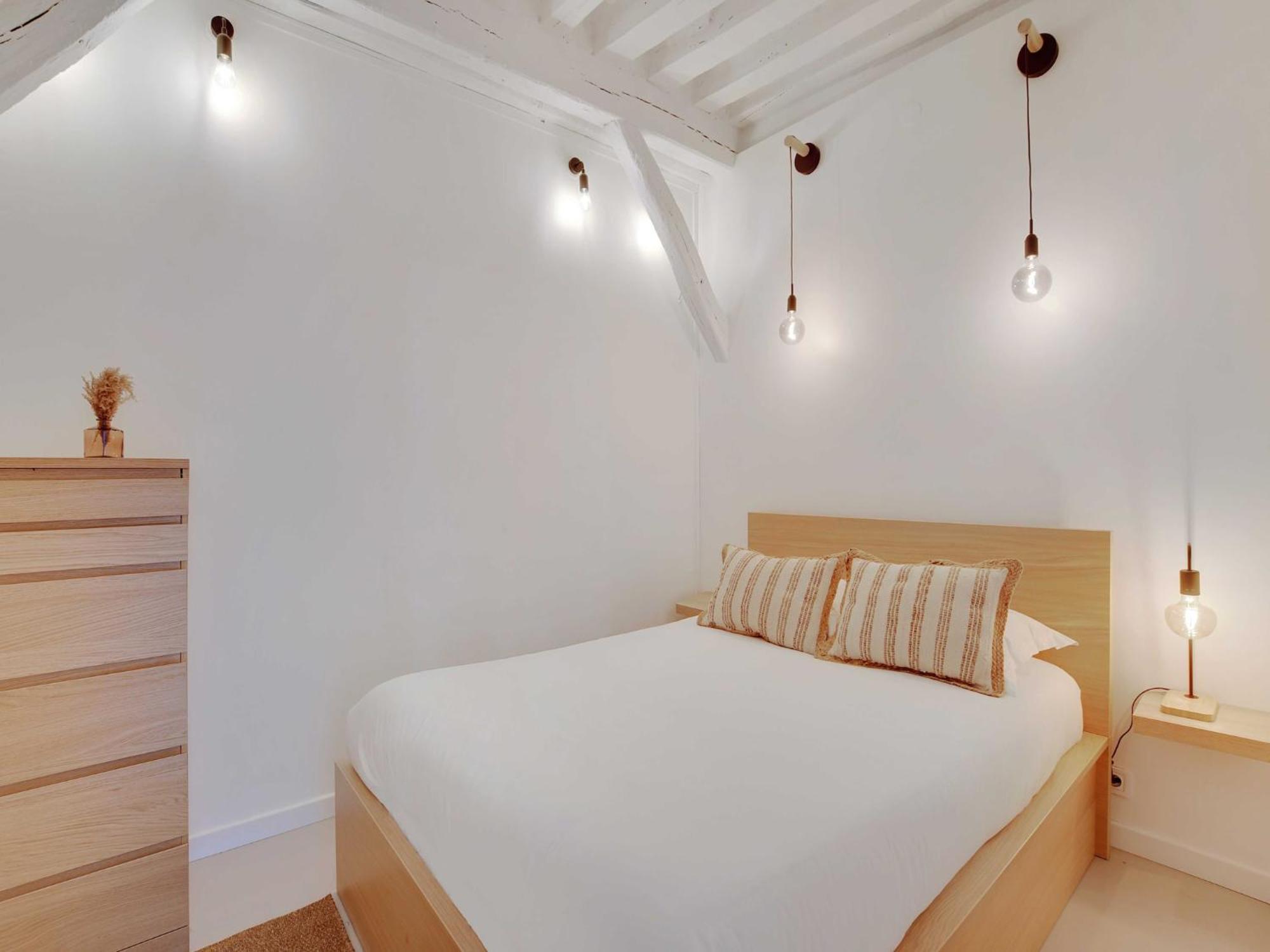 Magnificent -2br-4p- Le Marais
